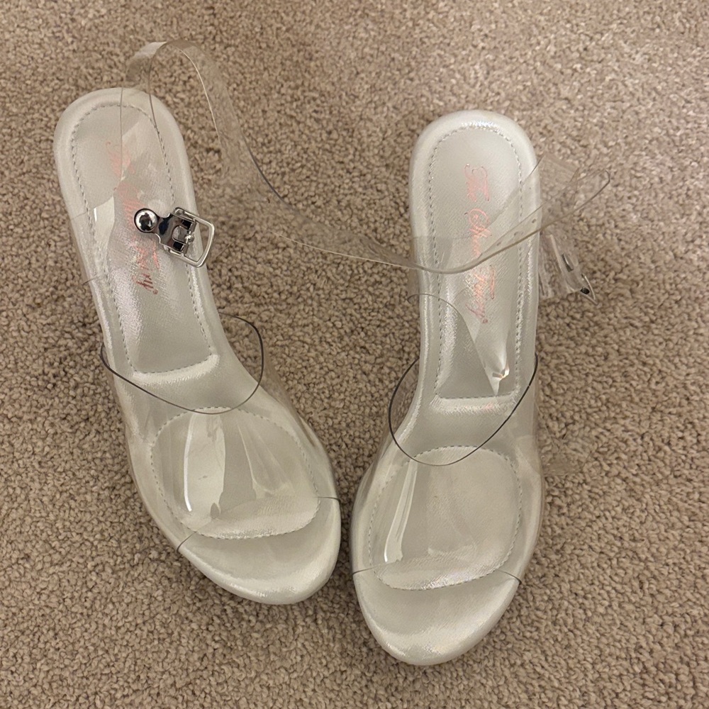 Shoe fairy Olympia heels with straps size 8